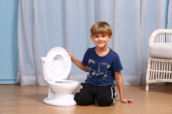 Ouninbear Potty de treino de plástico branco com botão de manobra para bebês