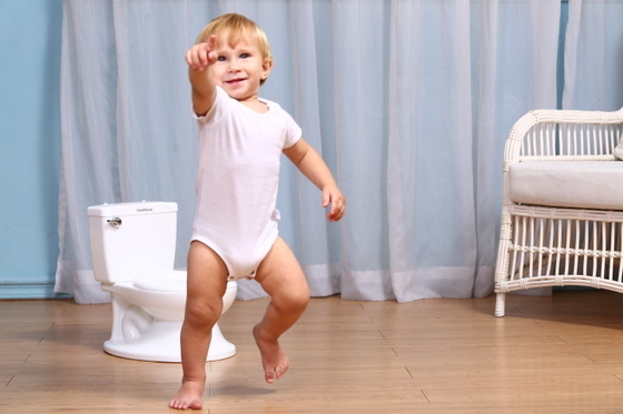 Ouninbear Potty de treino de plástico branco com botão de manobra para bebês