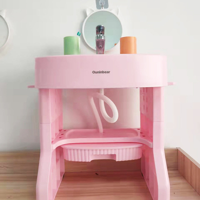Bacia de lavagem de plástico de tamanho infantil com pedestal de pé